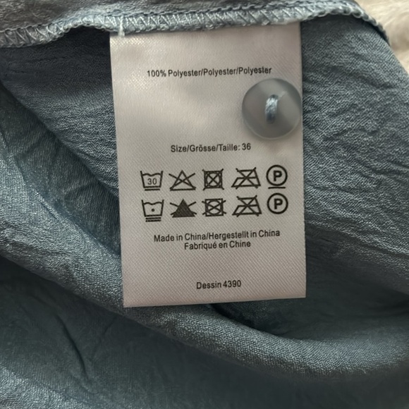 NWT Baum Und Pferdgarten Marcy Blue satin cut out blouse. Size 36 (6 women’s) - Picture 8 of 9